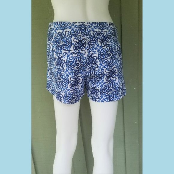 MILLY Design Nation Blue White Print Shorts 2 - Picture 4 of 5